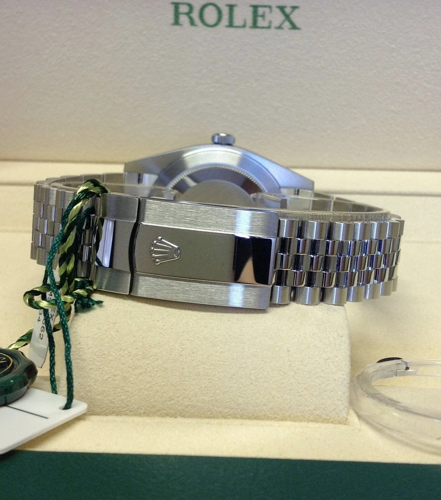 ROLEX126334_8a768daa-cbeb-4021-ab06-cca1abe5e35e_2000x